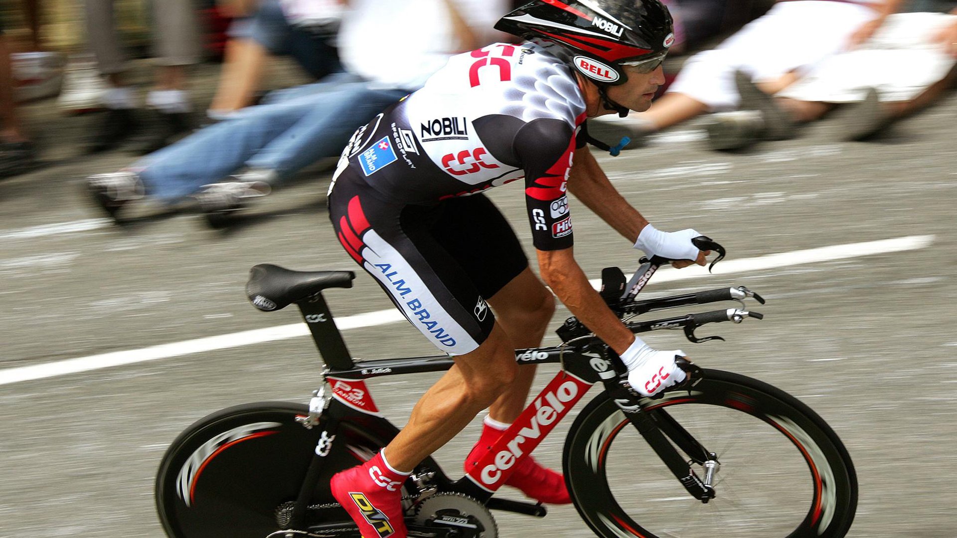 “笑声与奔跑同行!牛仔3K亲子跑点燃香港街头”